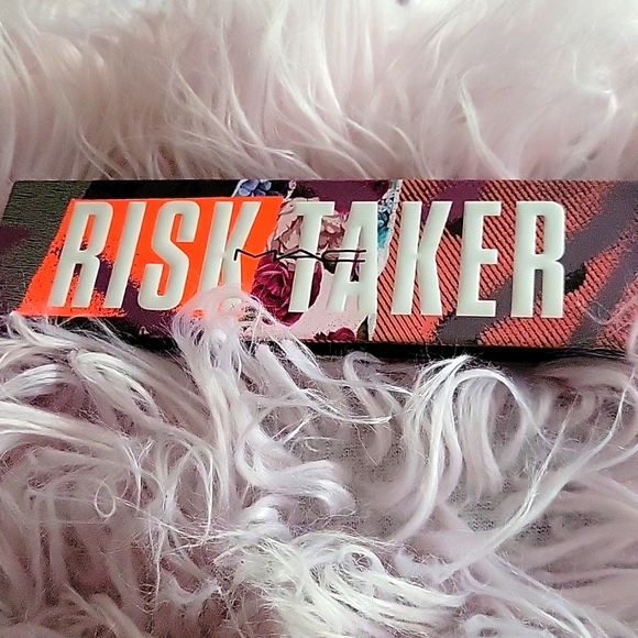 MAC Risk Taker Eyeshadow - Picture 1 of 2